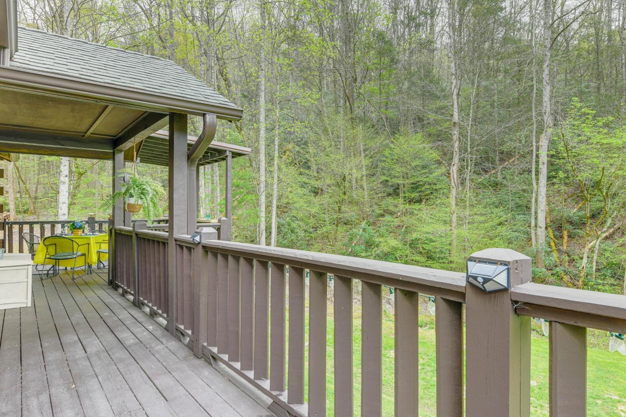 Smoky Mountain Cozy Cove Cabin Deck And Fire Pit! Cosby Bagian luar foto